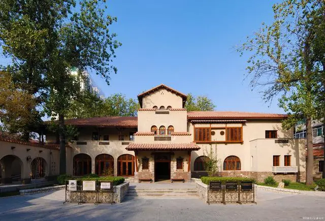 漫步在餐饮世界_漫步意大利西餐厅_漫步庭院餐厅怎么样